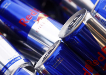 Ar saugu maišyti „Red Bull” su degtine? Tyrimas atskleidžia, kad energetinių gėrimų milžinės finansuoti moksliniai darbai prieštaravo daugumai nepriklausomų tyrimų