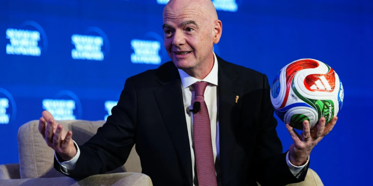 FIFA prezidentas G. Infantino steigia privačią bendrovę, kuri organizuos pasaulio čempionatus