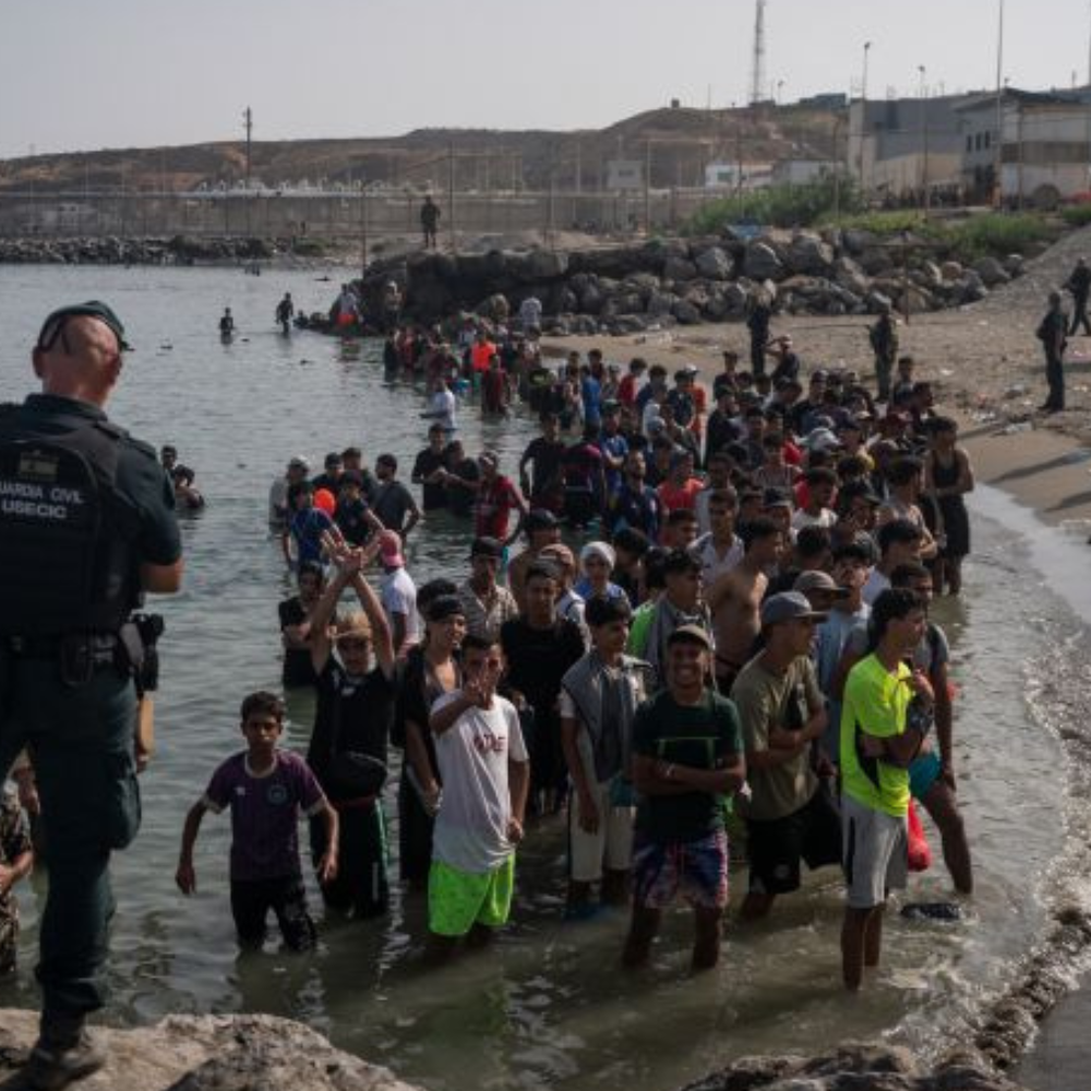 Italija siūlo uždaryti Šengeno sieną Ispanijai: migrantų antplūdis Seutoje sukėlė aštrų diplomatinį konfliktą tarp dviejų ES valstybių