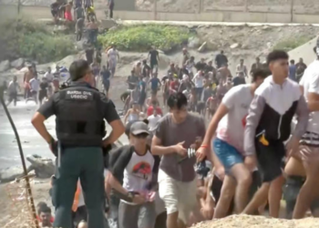 Tūkstančiai migrantų per kelias minutes įsiveržė į Ispaniją – įvykis sukėlė ir politines diskusijas Lietuvoje