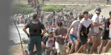 Tūkstančiai migrantų per kelias minutes įsiveržė į Ispaniją – įvykis sukėlė ir politines diskusijas Lietuvoje