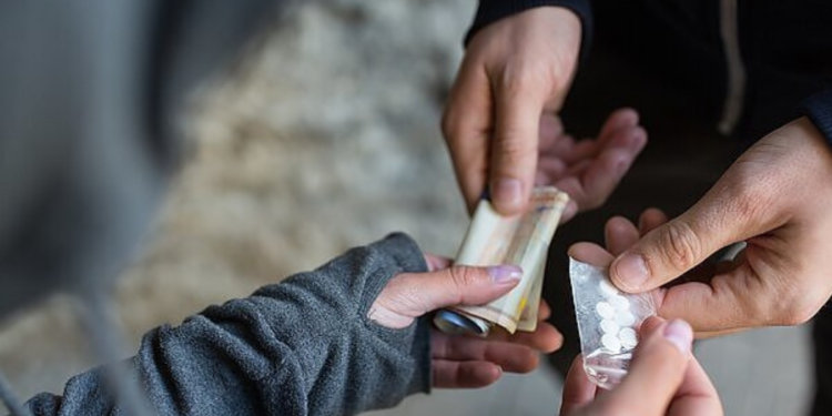 „Kristalai" už dyką: kaip vienas pokalbis Telegram programėlėje vos nepavertė 17-metės narkotikų platintoja