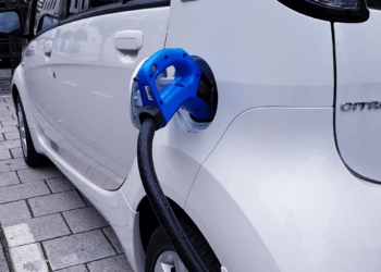 Elektromobilių pardavimai Europoje sparčiai auga: liepą regionas tapo pasauliniu variklio traukos centru