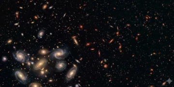 Galaktikos ir žvaigždžių spiečiai tamsiame kosmose, simbolizuojantys plečiantis visatą