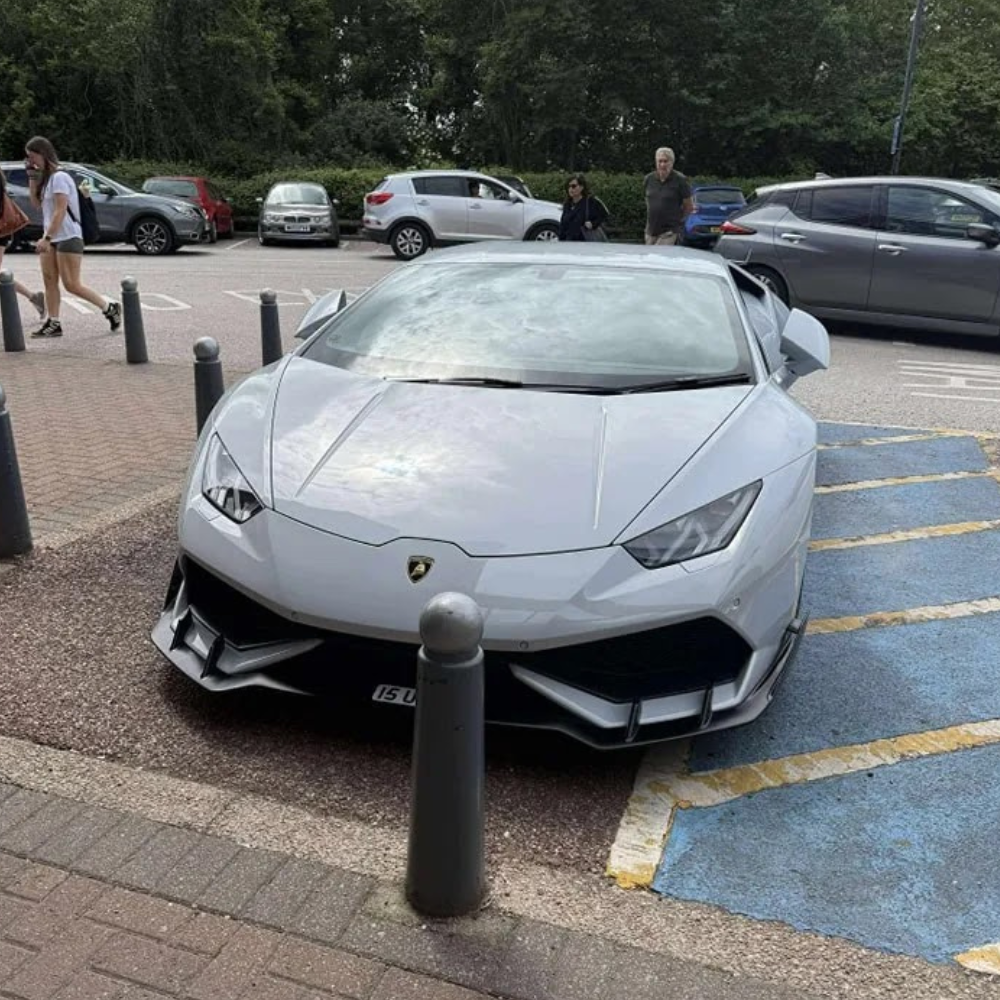 Lamborghini neįgaliųjų vietoje: kaip vienas kadras vos nesugadino nekaltam žmogui reputacijos