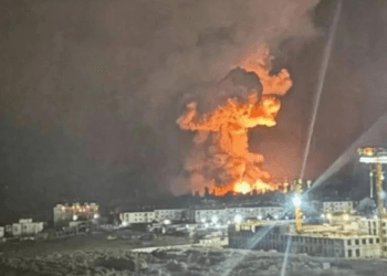 Dūmai kyla virš Novorosijsko uosto infrastruktūros po nakties dronų atakos