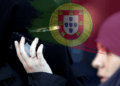 Portugalija oficialiai uždraudė veidą dengiančią aprangą viešose vietose: kas tiksliai keičiasi