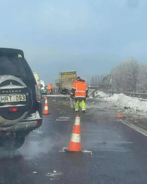 Tragedija magistralėje Vilnius–Panevėžys: vilkikas rėžėsi į kelininkų transportą – ar saugu dirbti Lietuvos keliuose?
