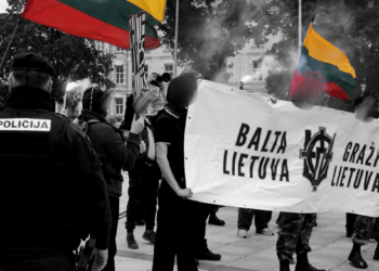 Vilniaus širdyje – susirėmimas tarp protestuotojų: sulaikyti du vyrai, pradėtas ikiteisminis tyrimas