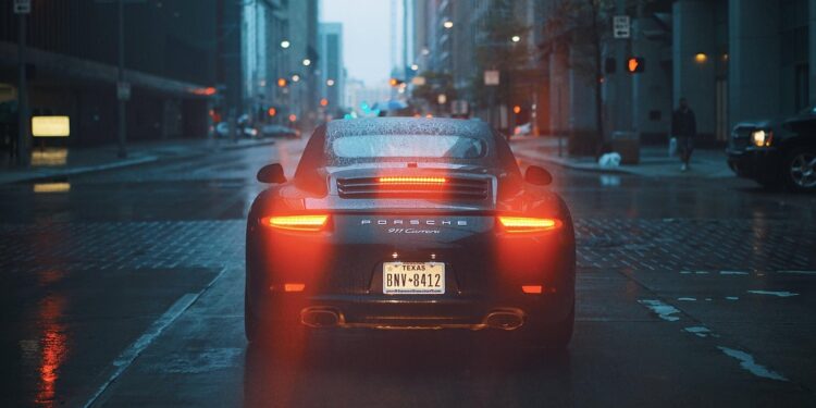 Iliustracija: porsche, car, brake lights, car wallpapers, tail lights, stop, stopped, rain, rainfall, raining, street, nature, city street, luxury car, vehicle, transportation, drive, city, rainy, road, urban, wet