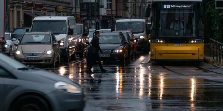Iliustracija: raining, traffic, city, rainy day, rainy weather, vehicles, road, street, urban, traffic, traffic, traffic, traffic, traffic, rainy day, rainy day, rainy day, rainy day, street