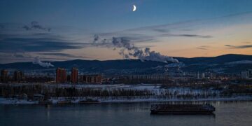 Iliustracija: city, night sky, river, landscape, nature, winter, moon, sky, clouds