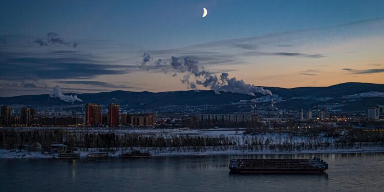 Iliustracija: city, night sky, river, landscape, nature, winter, moon, sky, clouds