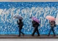 Iliustracija: umbrellas, people, wall, road, rain, graffiti, water, nature, mural, street photography, people walking, rainy day