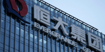 „Evergrande“ įkūrėjas nuteistas iki gyvos galvos: kaip žlugo turtingiausio Kinijos žmogaus imperija
