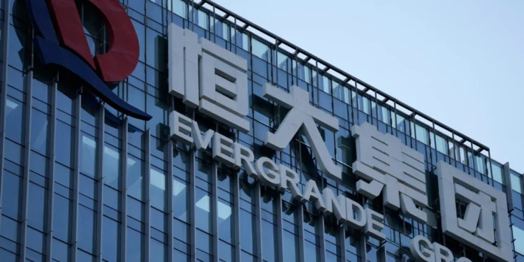 „Evergrande“ įkūrėjas nuteistas iki gyvos galvos: kaip žlugo turtingiausio Kinijos žmogaus imperija