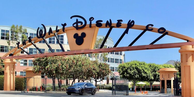 „Disney“ skiria Karandeepą Anandą pirmuoju technologijų vadovu ir stiprina DI kryptį