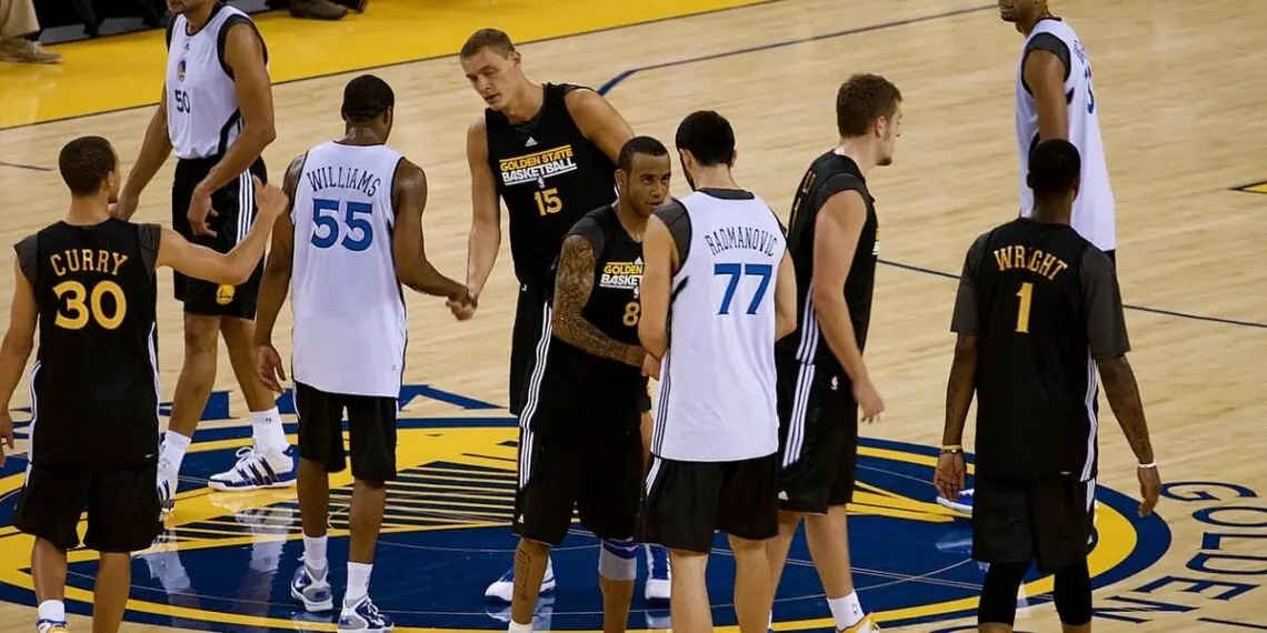 Curry pratęsė sutartį su „Warriors“ ir paliko 10 mln.