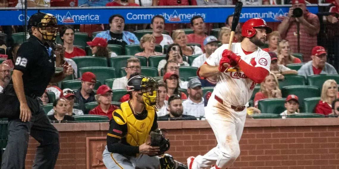 Alecas Burlesonas pakėlė kartelę: 25 namų bėgimai „Cardinals“ gretose