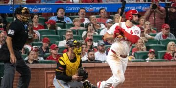 Alecas Burlesonas pakėlė kartelę: 25 namų bėgimai „Cardinals“ gretose