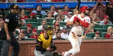 Alecas Burlesonas pakėlė kartelę: 25 namų bėgimai „Cardinals“ gretose