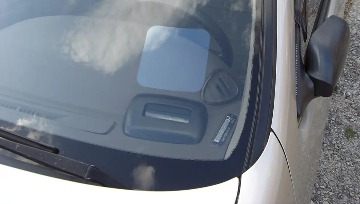 Kaip patikrinti automobilio istoriją pagal VIN kodą prieš perkant: išsamus pirkėjo vadovas — iliustracija straipsnyje
