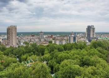 Rusijoje prasidėjo kuro smūgiai: Ukraina sustabdė Permės gamyklą