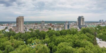 Rusijoje prasidėjo kuro smūgiai: Ukraina sustabdė Permės gamyklą