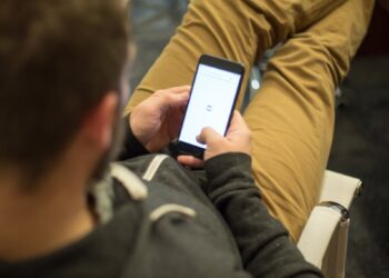 Kaip apsaugoti telefoną nuo sukčių: kokius nustatymus ir įpročius taikyti