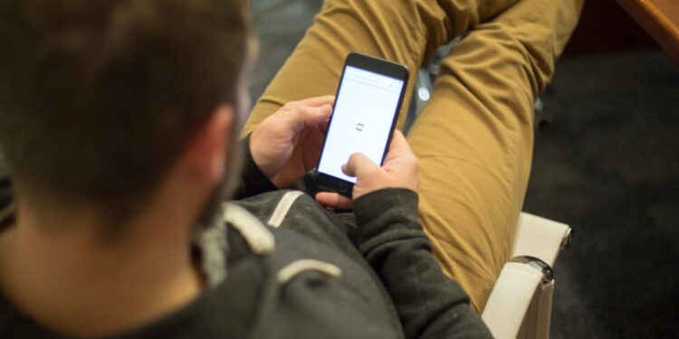 Kaip apsaugoti telefoną nuo sukčių: kokius nustatymus ir įpročius taikyti
