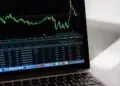 Kaip atpažinti investicinį sukčiavimą internete ir patikrinti investavimo pasiūlymo patikimumą