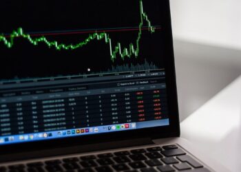 Kaip atpažinti investicinį sukčiavimą internete ir patikrinti investavimo pasiūlymo patikimumą