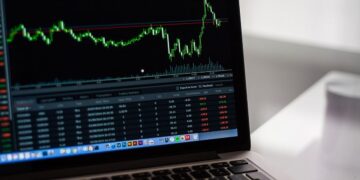 Kaip atpažinti investicinį sukčiavimą internete ir patikrinti investavimo pasiūlymo patikimumą
