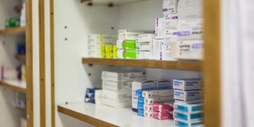 Kaip patikrinti vaistų suderinamumą: kada būtina pasitarti su vaistininku ar gydytoju