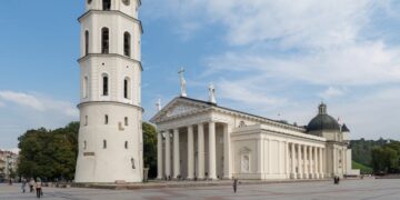Svetimi dokumentai nepadėjo: į Paryžių per Varšuvą vykę du šrilankiečiai sustabdyti Vilniuje
