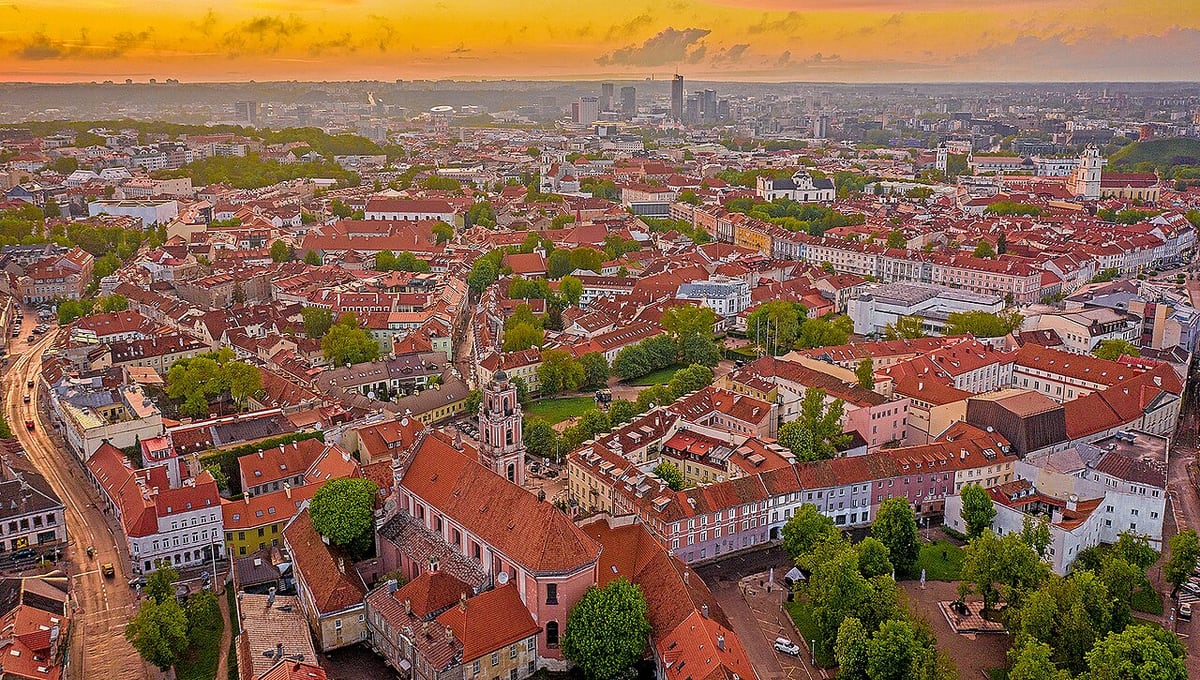 Svetimi dokumentai nepadėjo: į Paryžių per Varšuvą vykę du šrilankiečiai sustabdyti Vilniuje — iliustracija straipsnyje