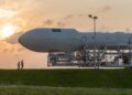 Reflect Orbital 18 metrų veidrodžiu kurs dieną vidury nakties