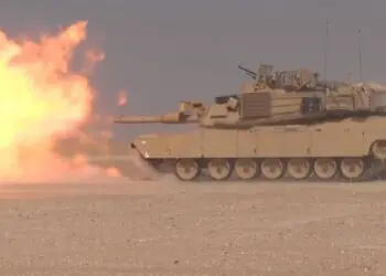 General Dynamics Lenkijai perduoda 250 67 tonų sveriančių „Abrams“