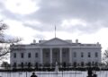 Trumpas Baltuosiuose rūmuose leido milžinėms pačioms saugotis