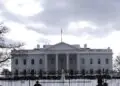 Trumpas Baltuosiuose rūmuose leido milžinėms pačioms saugotis