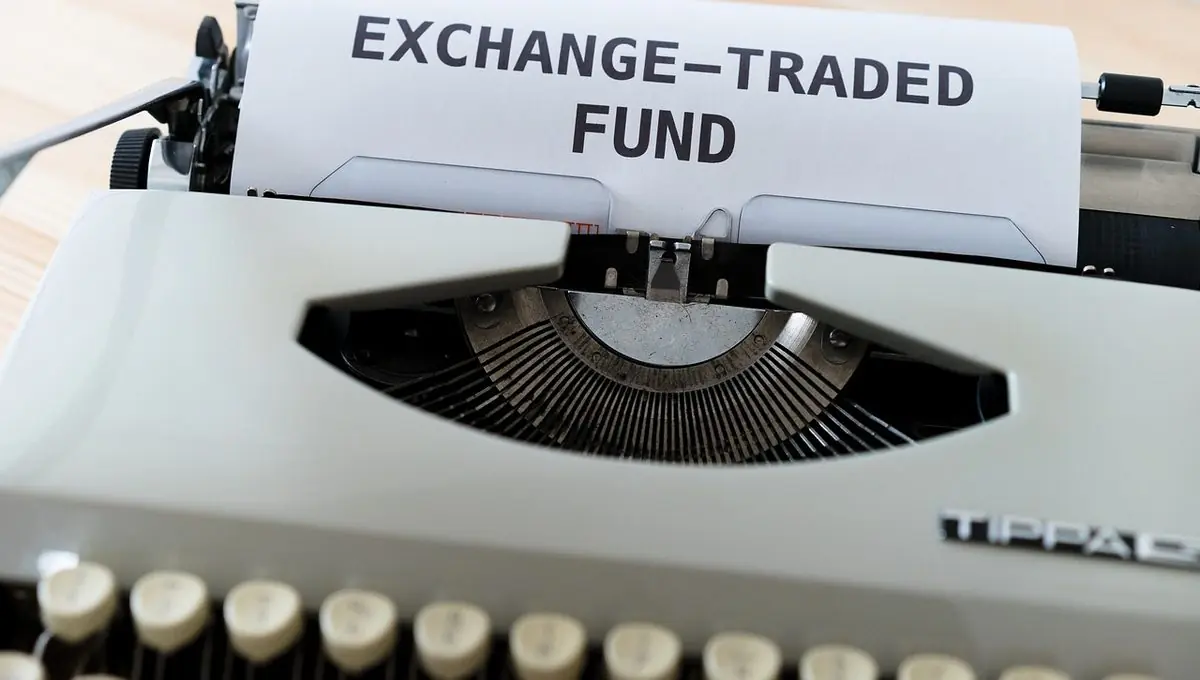 Investavimas į ETF fondus pradedantiesiems: pagrindiniai žingsniai ir rizikos — iliustracija straipsnyje