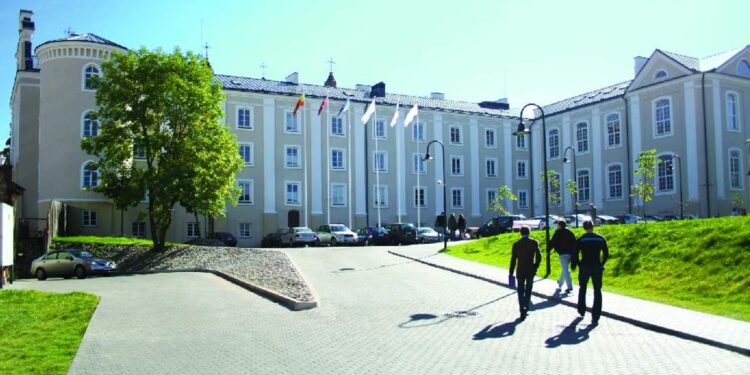 GPM lengvata už mokslą: kaip susigrąžinti dalį sumokėtų pinigų