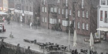 Iliustracija: rain, street, city, port, rainy weather, bad weather, houses, town, wet, outdoors, nature, old town