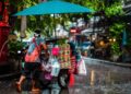 Iliustracija: man, cart, street food, culture, nature, rain, umbrella, puddle, weather, wet, city