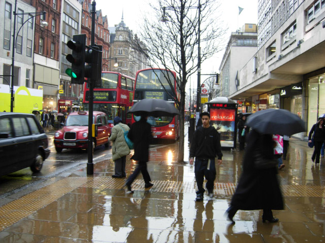 Iliustracija: Oxford Street in the Rain A sudden downpour has shoppers dashing for cover. Looking along the north side of Oxford St…